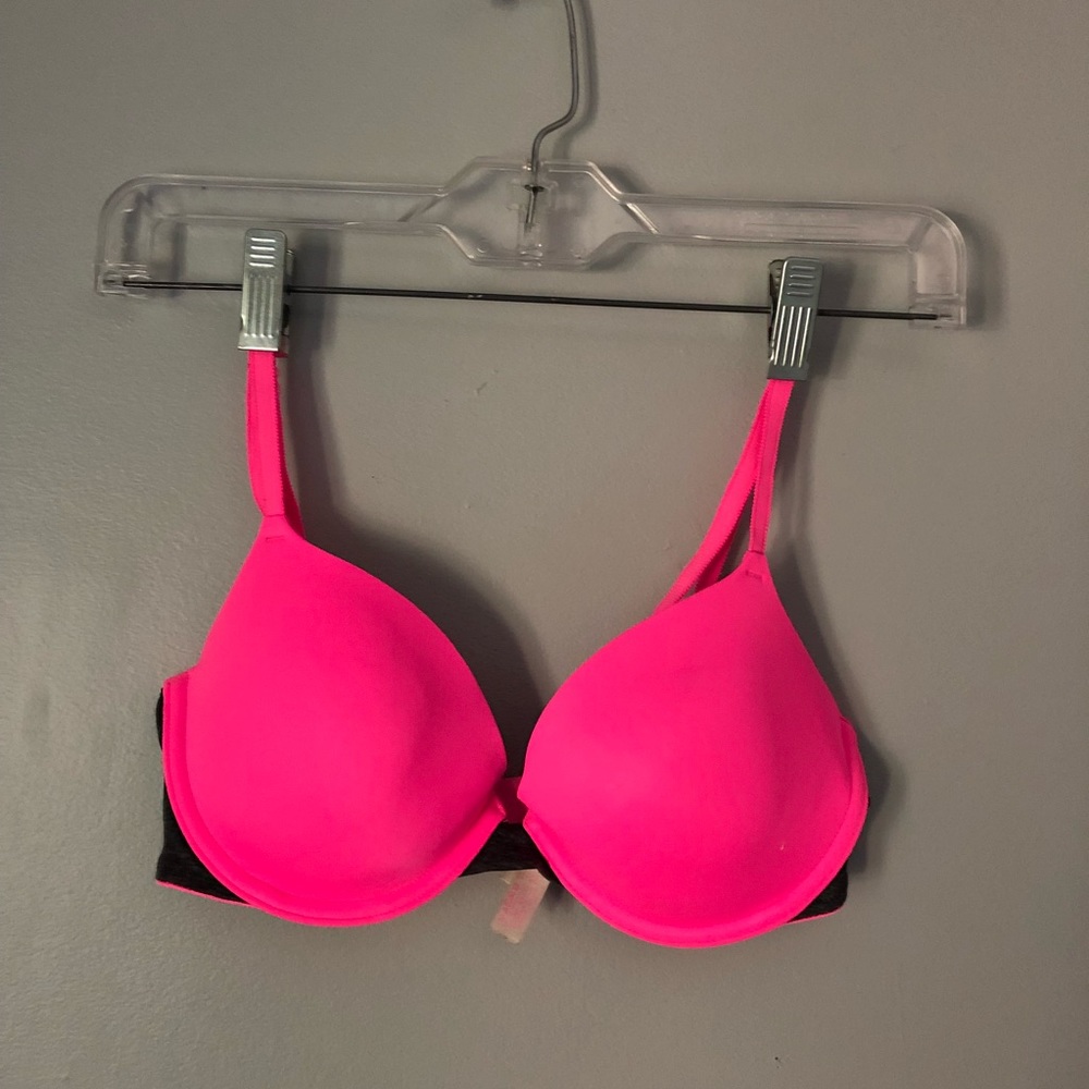32D pink and grey bra